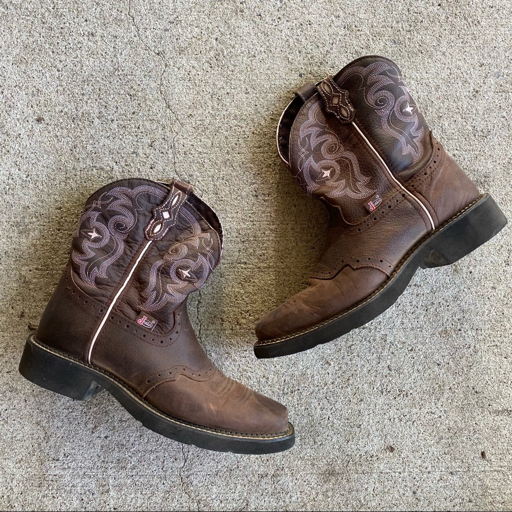 Justin Gypsy leather short cowboy boots